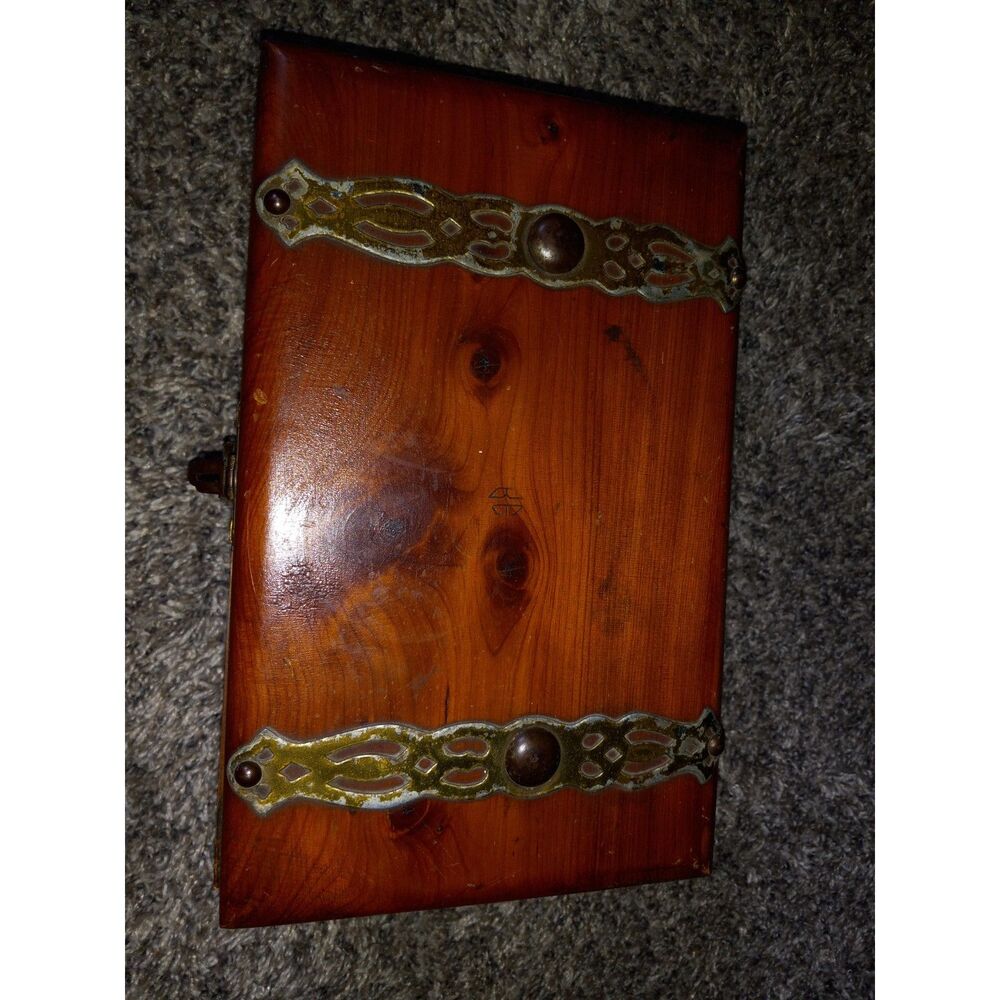 Vintage Wooden accent box or jewelery box with cute little lock